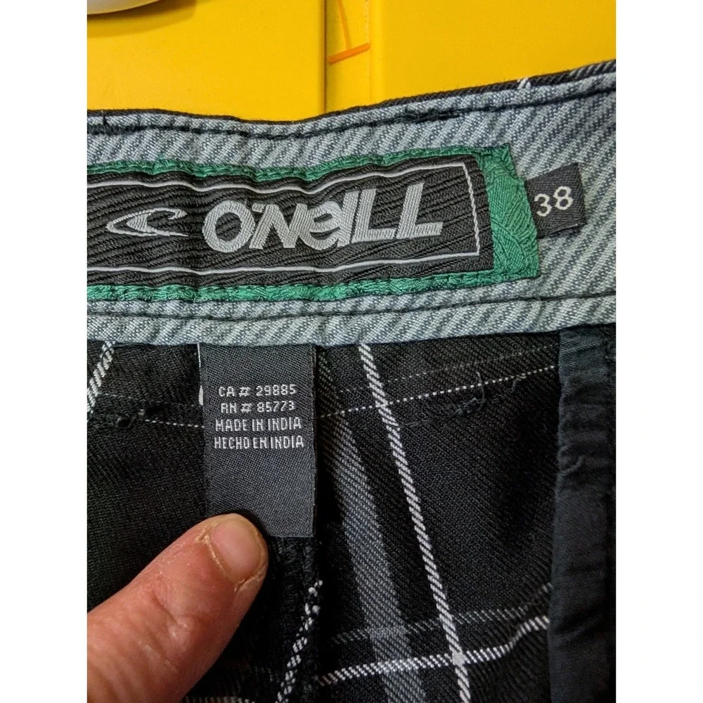 O'Neill Sterling Black Plaid Wide Leg Chino Shorts Men Size 38‎